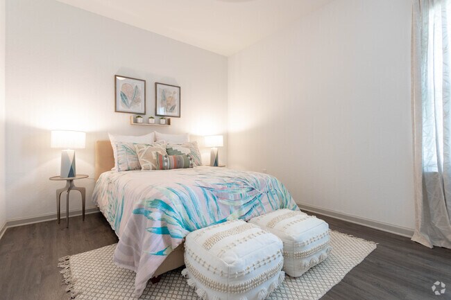 The Shoreline w/Garage 1273sqft