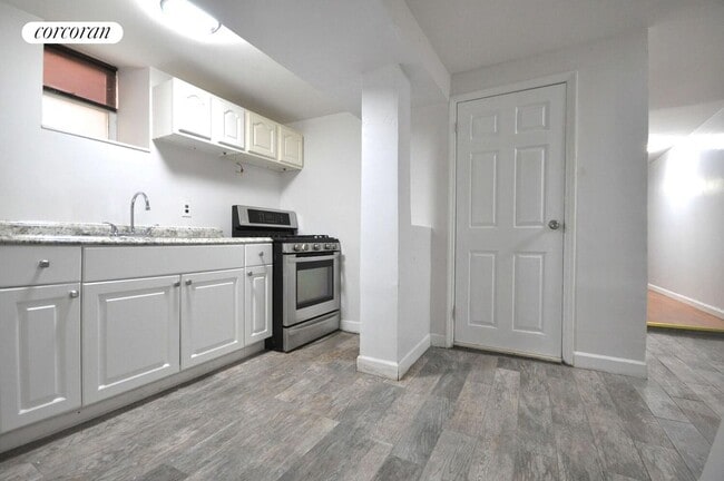 Building Photo - 240 E 92nd St Rental