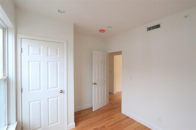 Photo - 25 Lewis St Unit 3