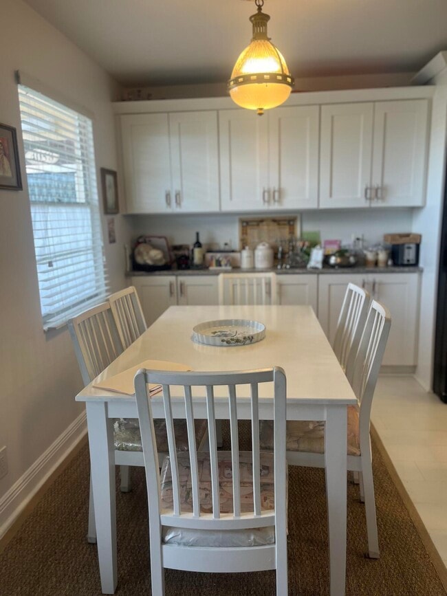 Photo - 4057 Wolverton C