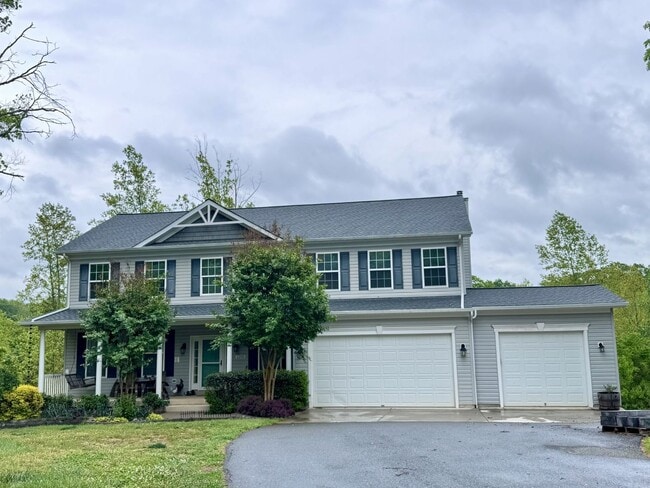 Building Photo - COMING SOON- 4 Bed 3.5 Bathroom in Stafford, VA
