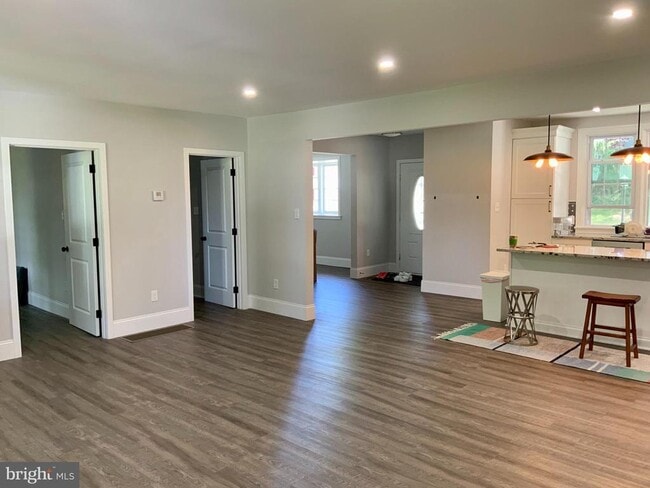 Photo - 437 Eastburn Rd