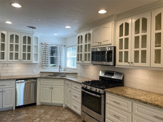 Photo - 1204 Apache Dr
