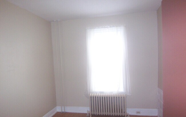 Photo - 5202 Webster St