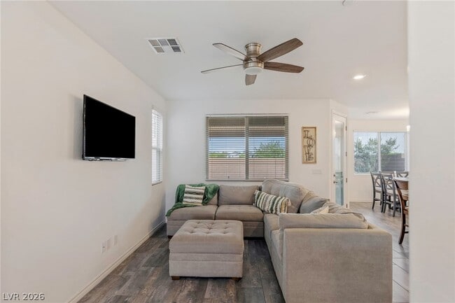 Photo - 976 Bluebell Brook St