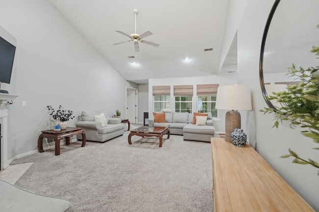 Photo - 209 Norwich Dr