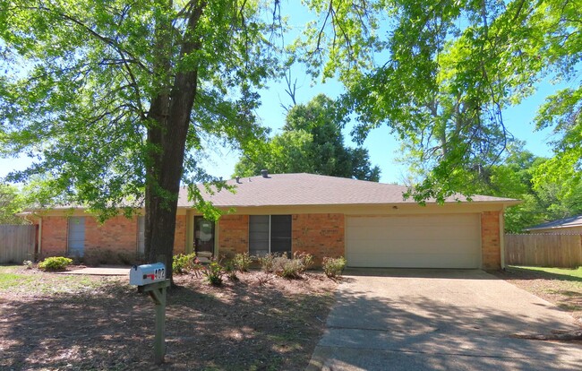 Building Photo - South Tyler! 3 Bedroom, 2 Bath Duplex w/Garage