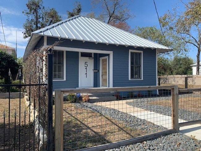 Photo - Fully Restored 2BR Classic Near Downtown Dignowity Hill