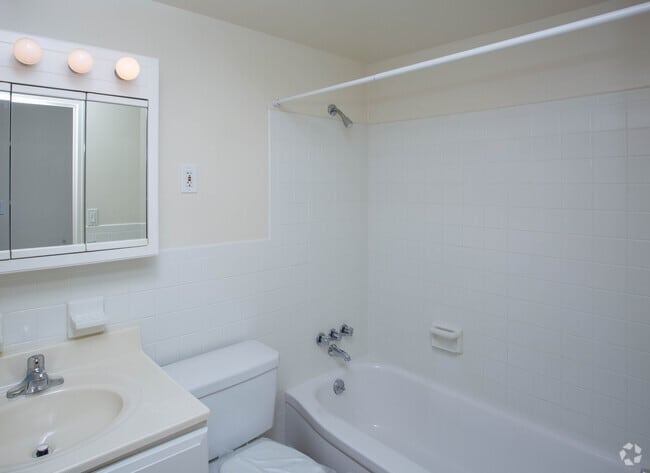 2BR, 2BA
