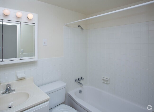 2BR, 2BA - Northfield Apartments