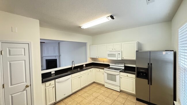 213 Canyon Lake Cir