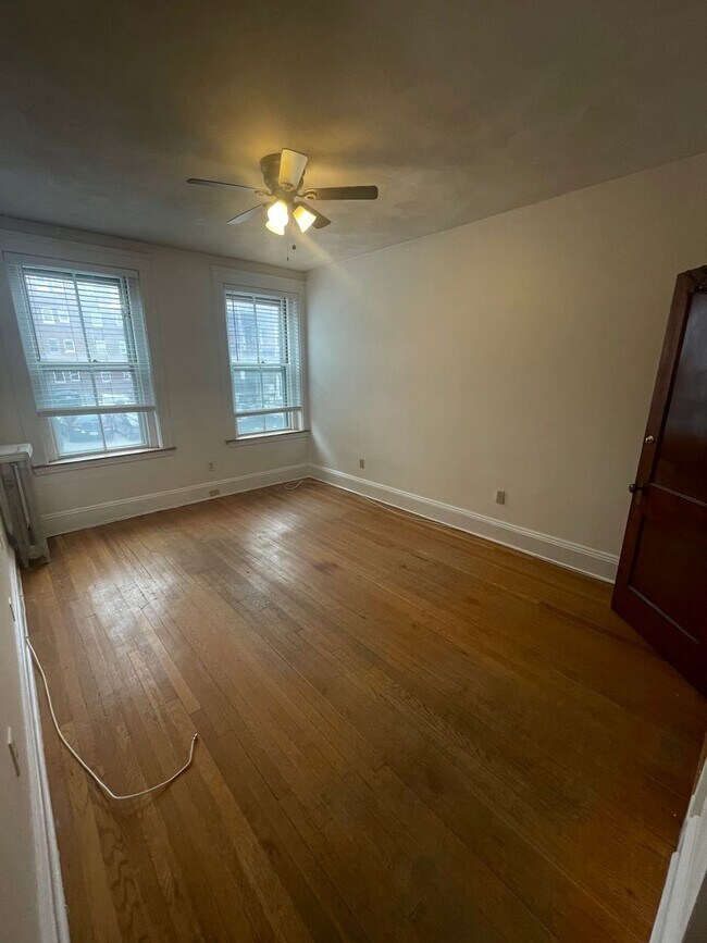 Photo - 1687 Beacon St