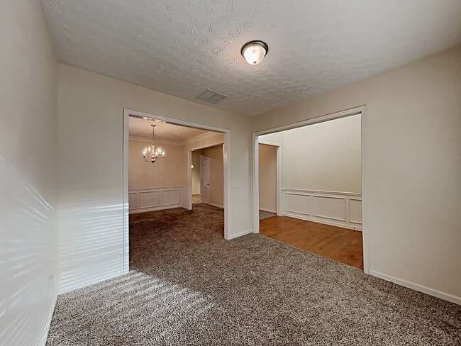 Photo - 2400 Village Green Dr