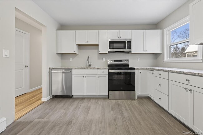 Photo - 676-678-678 Oak Summit Rd