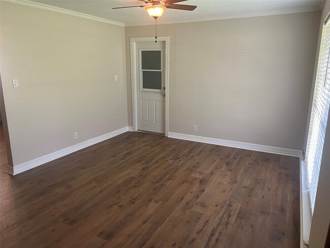 Photo - 16109 Clarence St