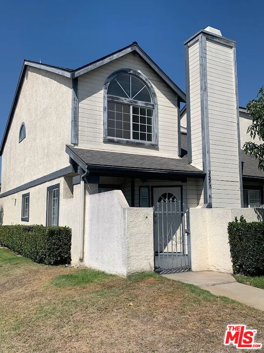 Building Photo - 720 W Olympic Blvd