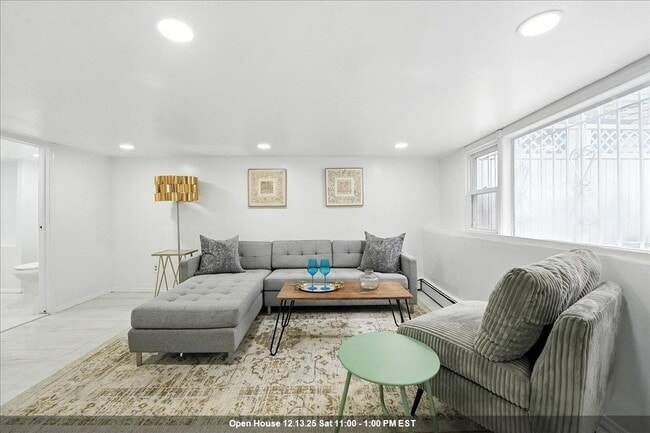 Building Photo - 283 GRIFFITH St Unit 3