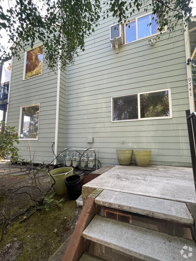 Building Photo - 9741 Woodlawn Ave N Unit D Rental
