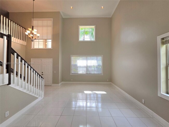 Photo - 584 Cambridge Dr