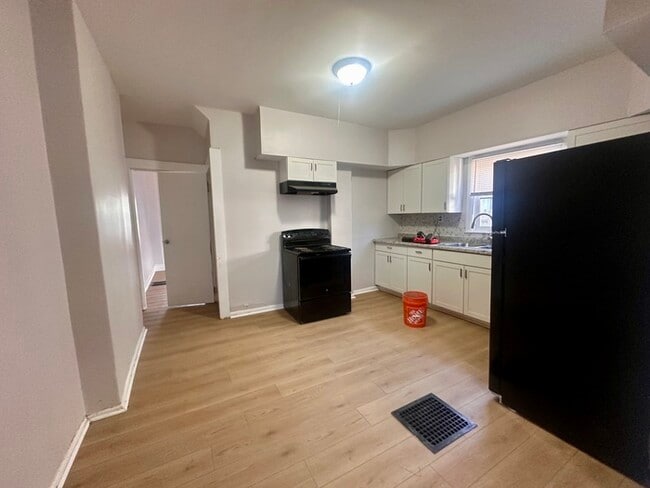 Photo - 325 N Gladstone Ave