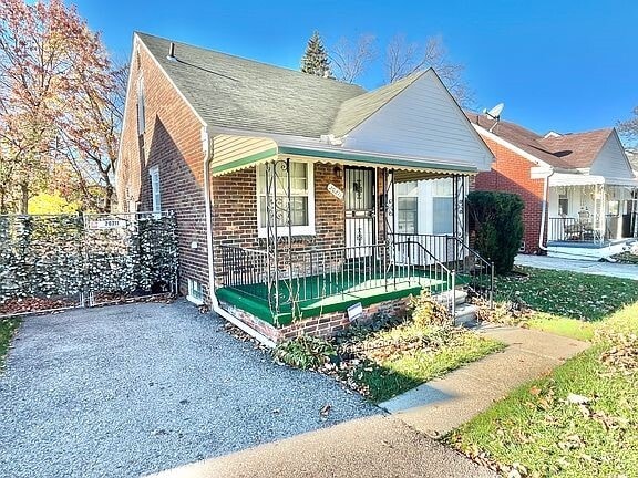 Photo - 20211 Gilchrist St