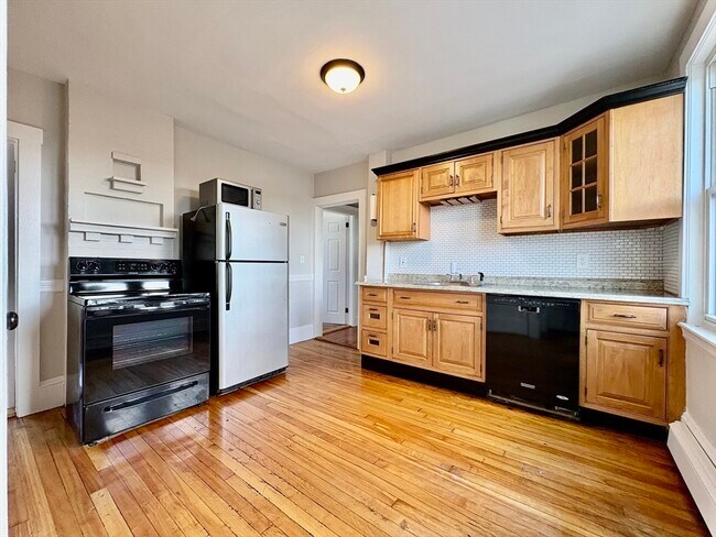 Building Photo - 122 Rawson Rd Unit 3