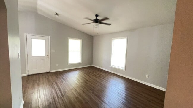 Photo - Spacious 3 Bedroom 2 Bath!