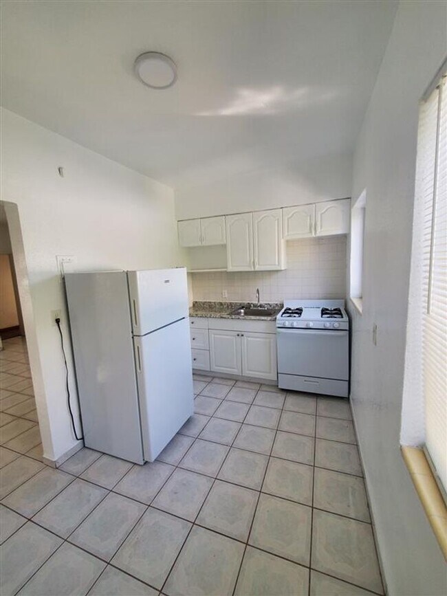 965-975 Biarritz Drive