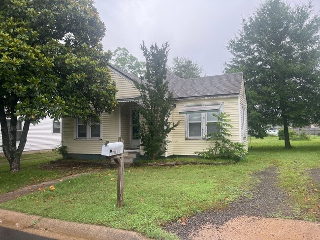 Welcome to this charming 2-bedroom, 1-bath... - Welcome to this charming 2-bedroom, 1-bath... House