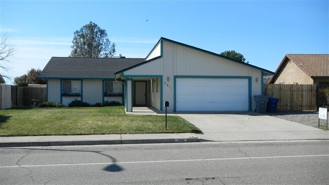 Spacious Home on the West Side of Redding ... - Spacious Home on the West Side of Redding ...