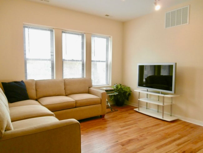 Living Room (unfurnished) - 6603 N Campbell Ave Apartments Unit 1