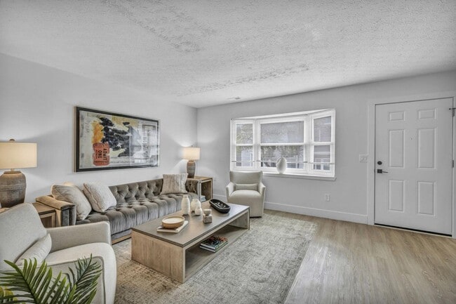 Casa adosada Diamond: elegantes pisos de tablones inspirados en madera - Dublin Park Rental Townhomes