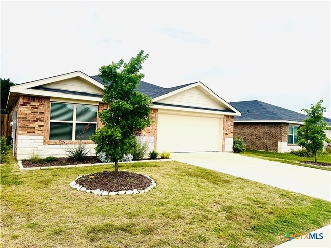 Photo - 1468 Dryden Ave