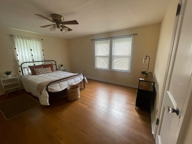 Photo - 449 Buckingham Ave