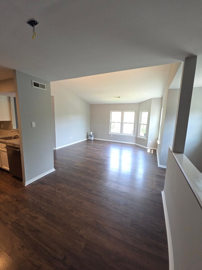 Building Photo - 903 Bennett Pl Unit Village Shires Condo