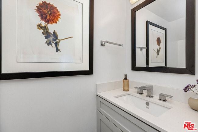 Photo - 2147 Beachwood Dr