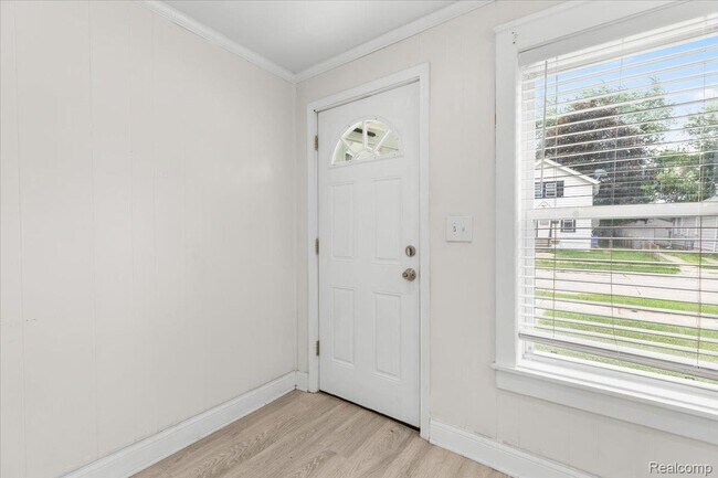 Photo - 125 E Brickley Ave