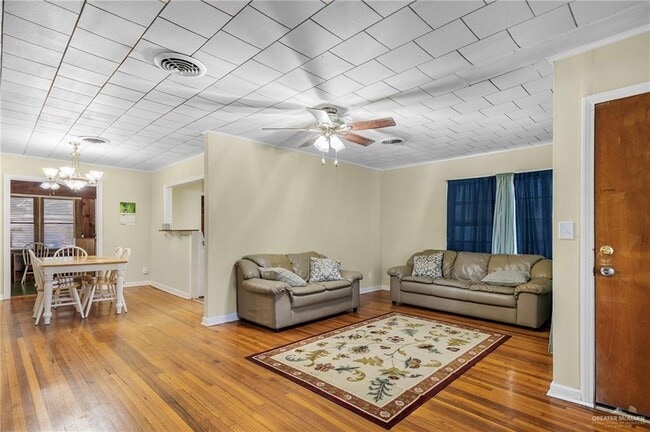 Photo - 25 W Kelly Ave