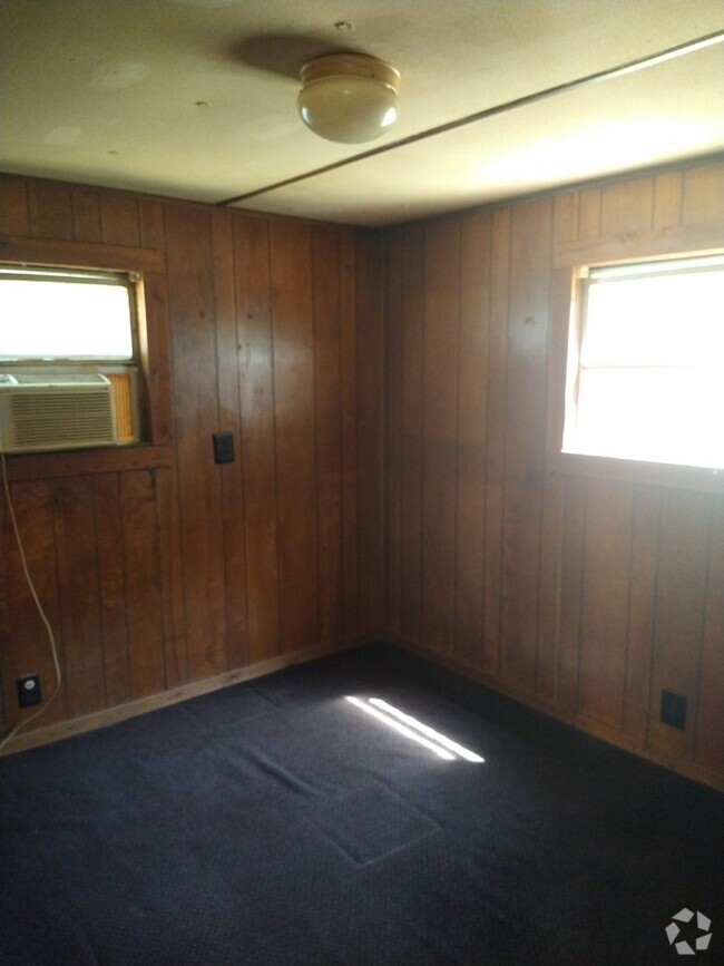 Building Photo - 2 bedroom 1 bath mobile home