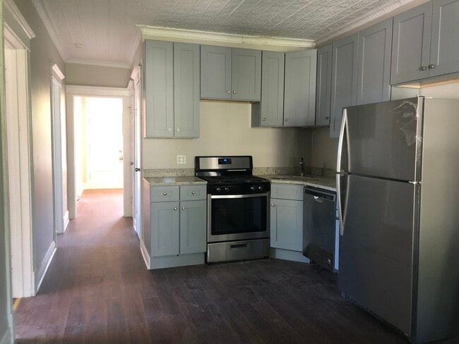 Photo - 827 W 33rd Pl Unit 2RB