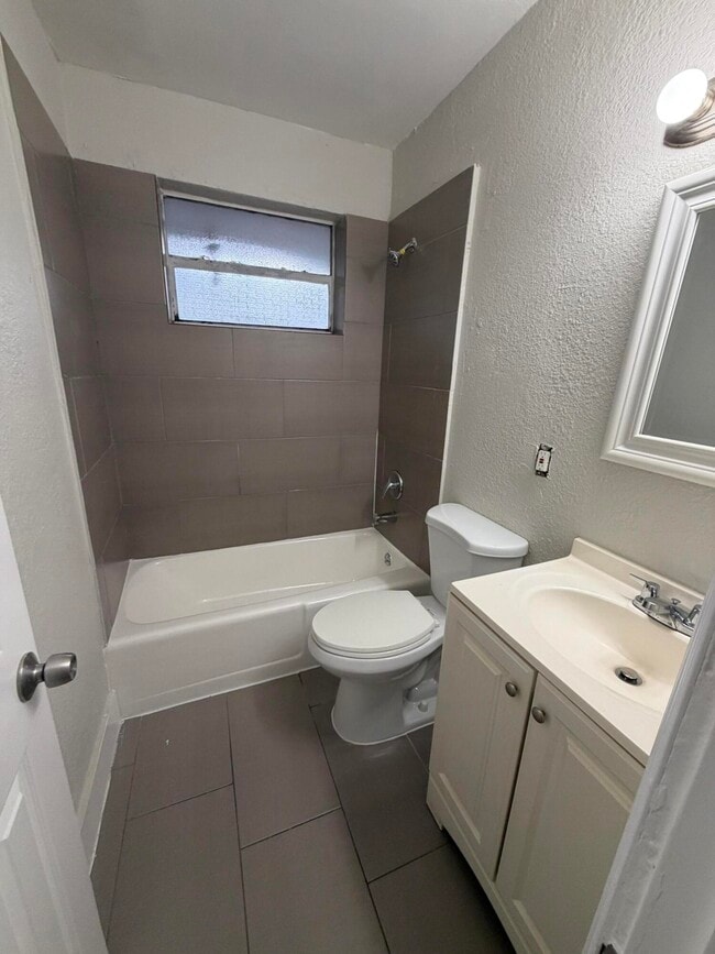 Photo - 110 SW 7th Ave