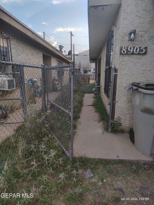 Building Photo - 8905 Ankerson St