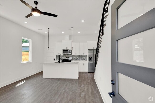 Building Photo - 7601 Carver Ave Unit 1. Rental