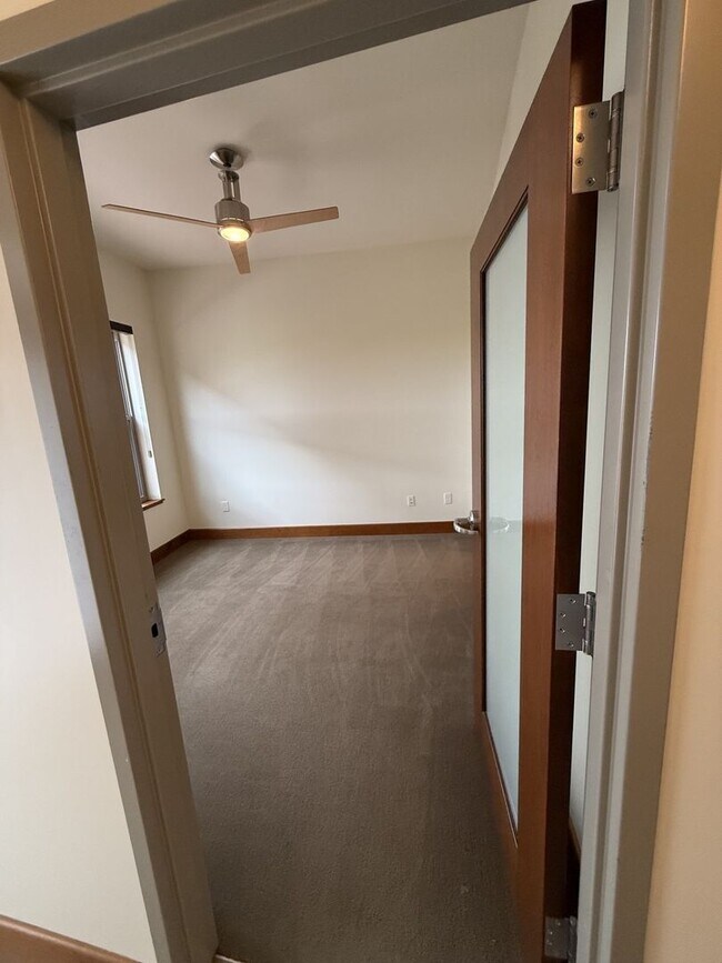 Photo - Luxury Apartment Unit BLUE EARTH - #309
