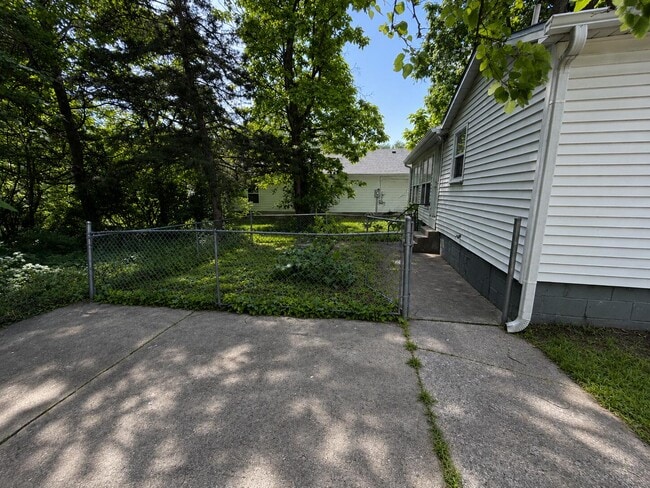 Photo - 1308 W Worley St