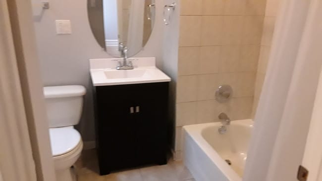 Bathroom - 6321 S Drexel Ave Unit 3