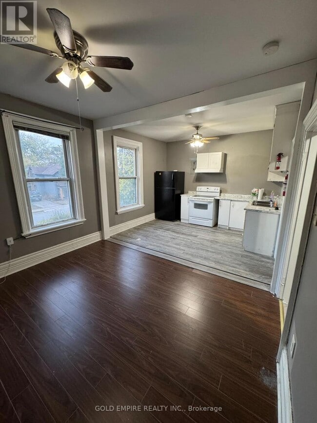 Photo - 777 Little Grey St