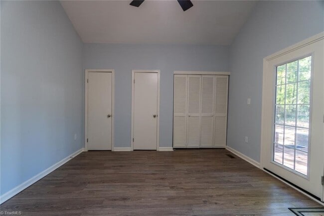 Photo - 1121 Saxony Dr