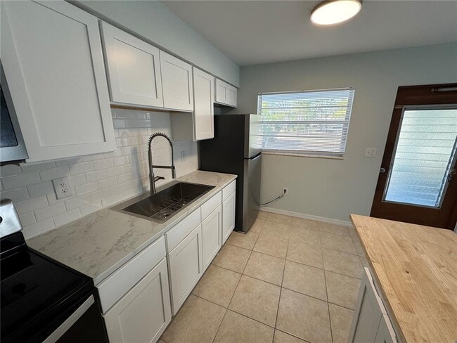 Photo - 215 Park Blvd S