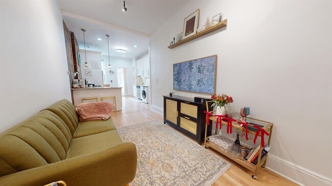 Building Photo - 118 Jefferson St Unit 2L